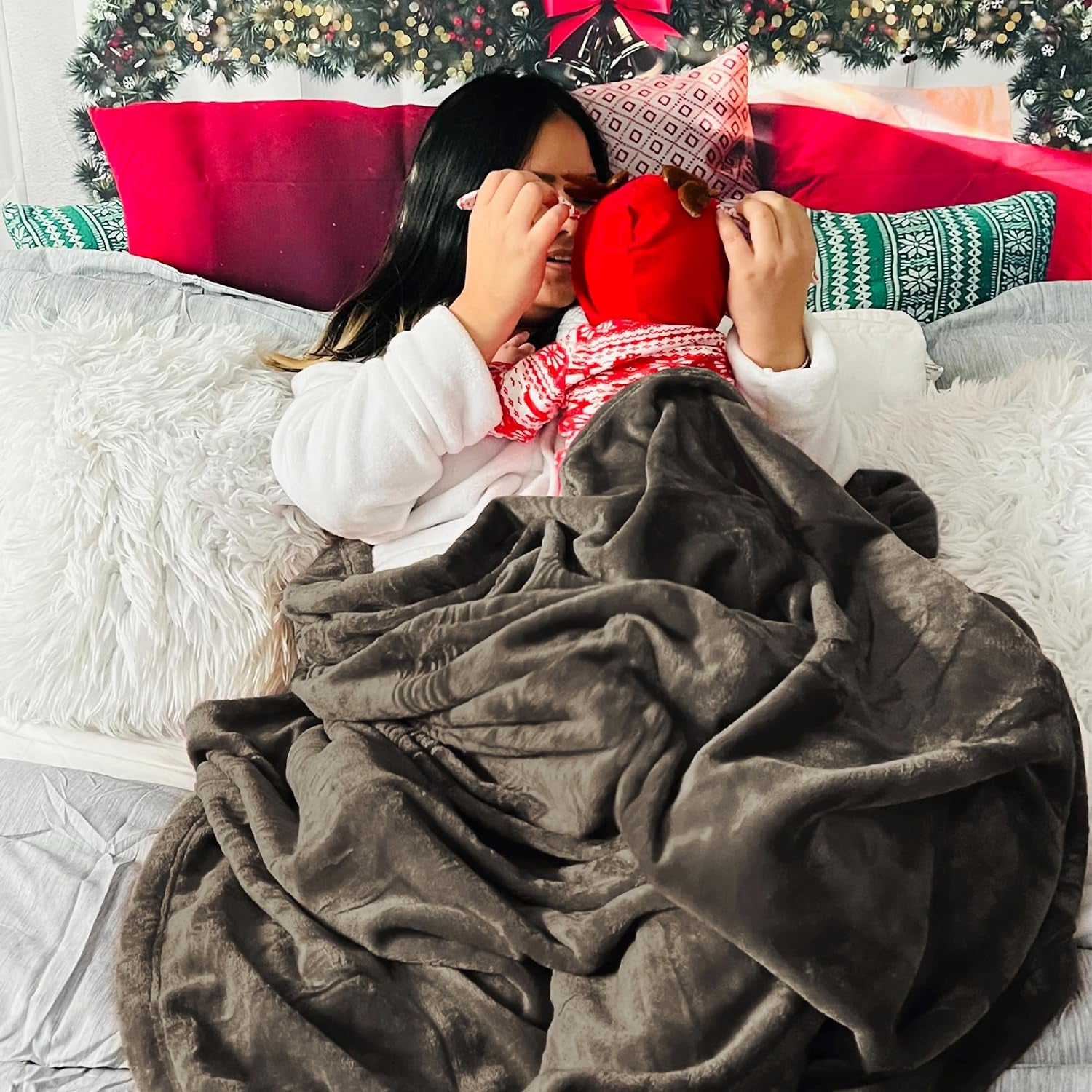 Gentlesoft Fleece Throw Blanket Brown - 300GSM Blankets for Couch, Sofa, Bed, Soft Lightweight Plush Cozy Throws for Toddlers, 50X60 Inches